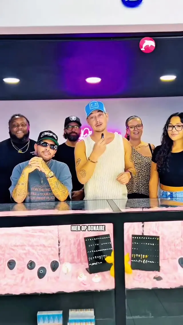 The Visca Tattoo and Kralendijk Ink crew behind the pink jewellery counter